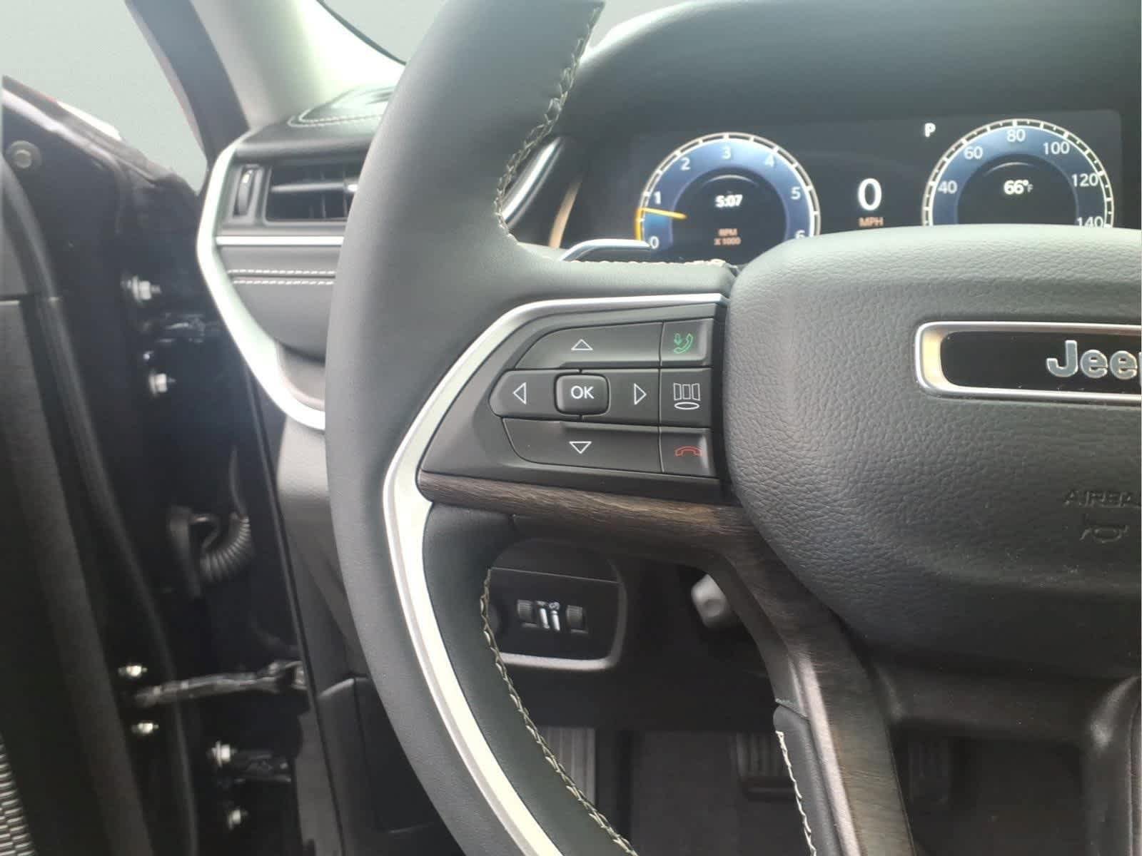 Used 2023 Jeep Grand Cherokee L Limited w/ Luxury Tech Group II AWD/4WD image 27
