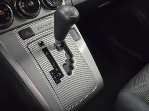 Used 2015 Scion xB FWD image 19