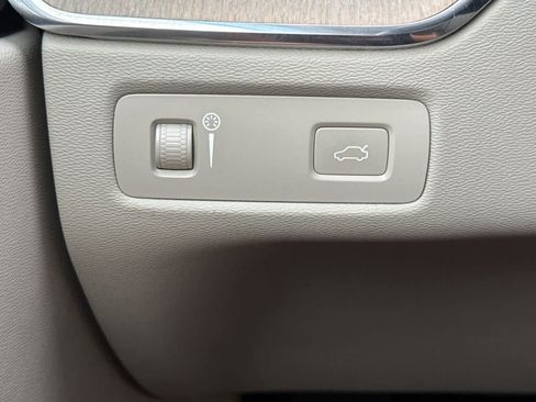 Used 2022 Volvo XC60 B5 Inscription w/ Advanced Package FWD image 30