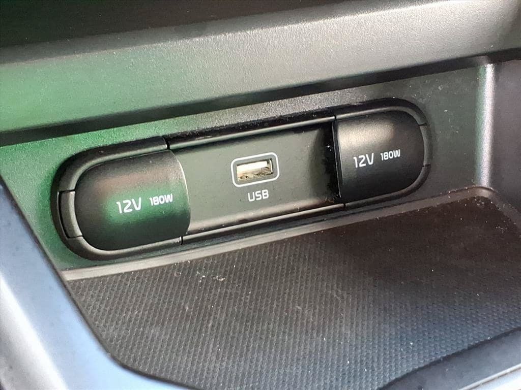 Used 2025 Kia Soul LX w/ LX Technology Package FWD image 30