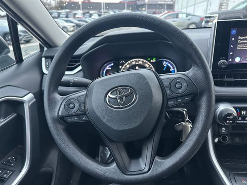 Used 2025 Toyota RAV4 LE image 27