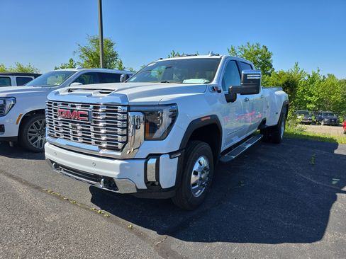 New 2026 GMC Sierra 3500 Denali w/ Denali Reserve Package AWD/4WD image 7