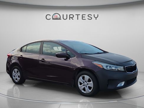 Used 2017 Kia Forte LX FWD image 2