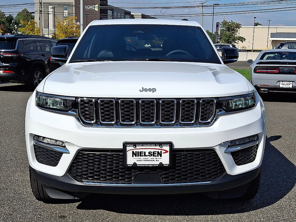 Used 2025 Jeep Grand Cherokee Limited AWD/4WD image 35