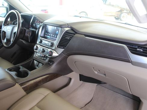 Used 2019 Chevrolet Suburban LT AWD/4WD image 17