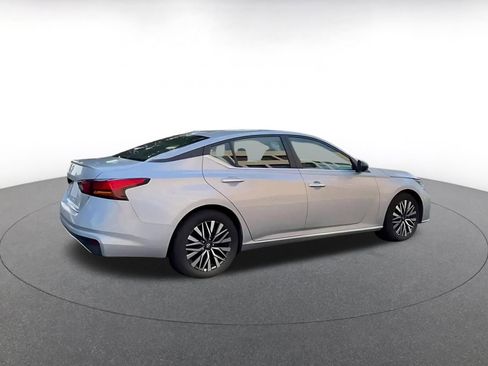 Used 2025 Nissan Altima 2.5 SV FWD image 14