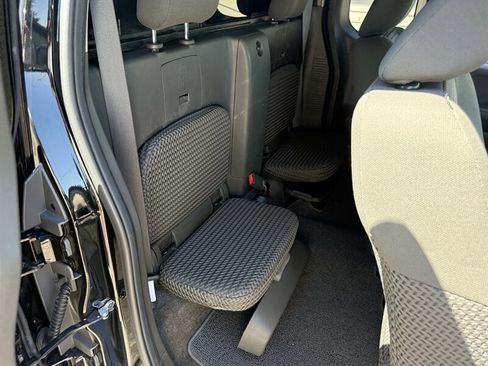 Used 2017 Nissan Frontier SV RWD image 19