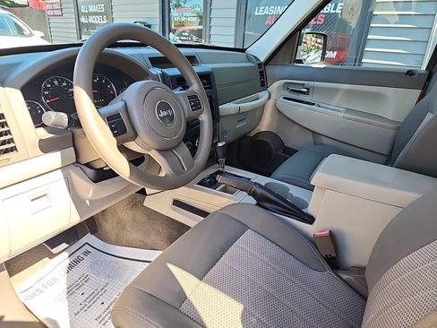 Used 2012 Jeep Liberty Sport AWD/4WD image 19