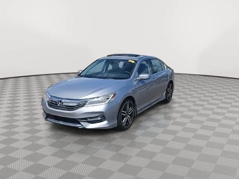 Used 2016 Honda Accord Touring image 4
