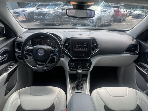 Used 2021 Jeep Cherokee Latitude Plus w/ Sun & Sound Group FWD image 13