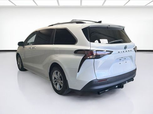 Used 2024 Toyota Sienna XLE w/ XLE Plus Package FWD image 6