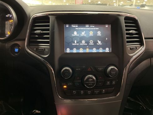 Used 2021 Jeep Grand Cherokee Laredo w/ Security & Convenience Group AWD/4WD image 25