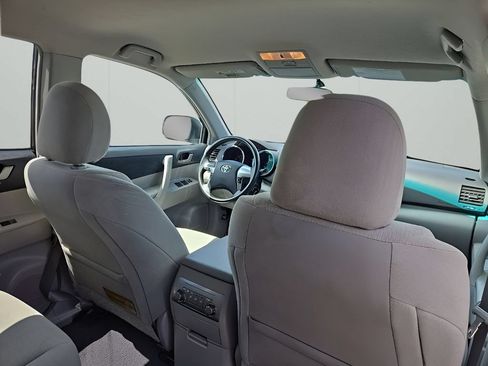 Used 2012 Toyota Highlander 4WD w/ Tech Pkg image 18