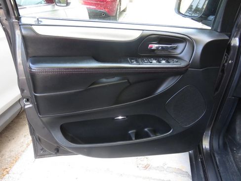 Used 2018 Dodge Grand Caravan GT FWD image 29