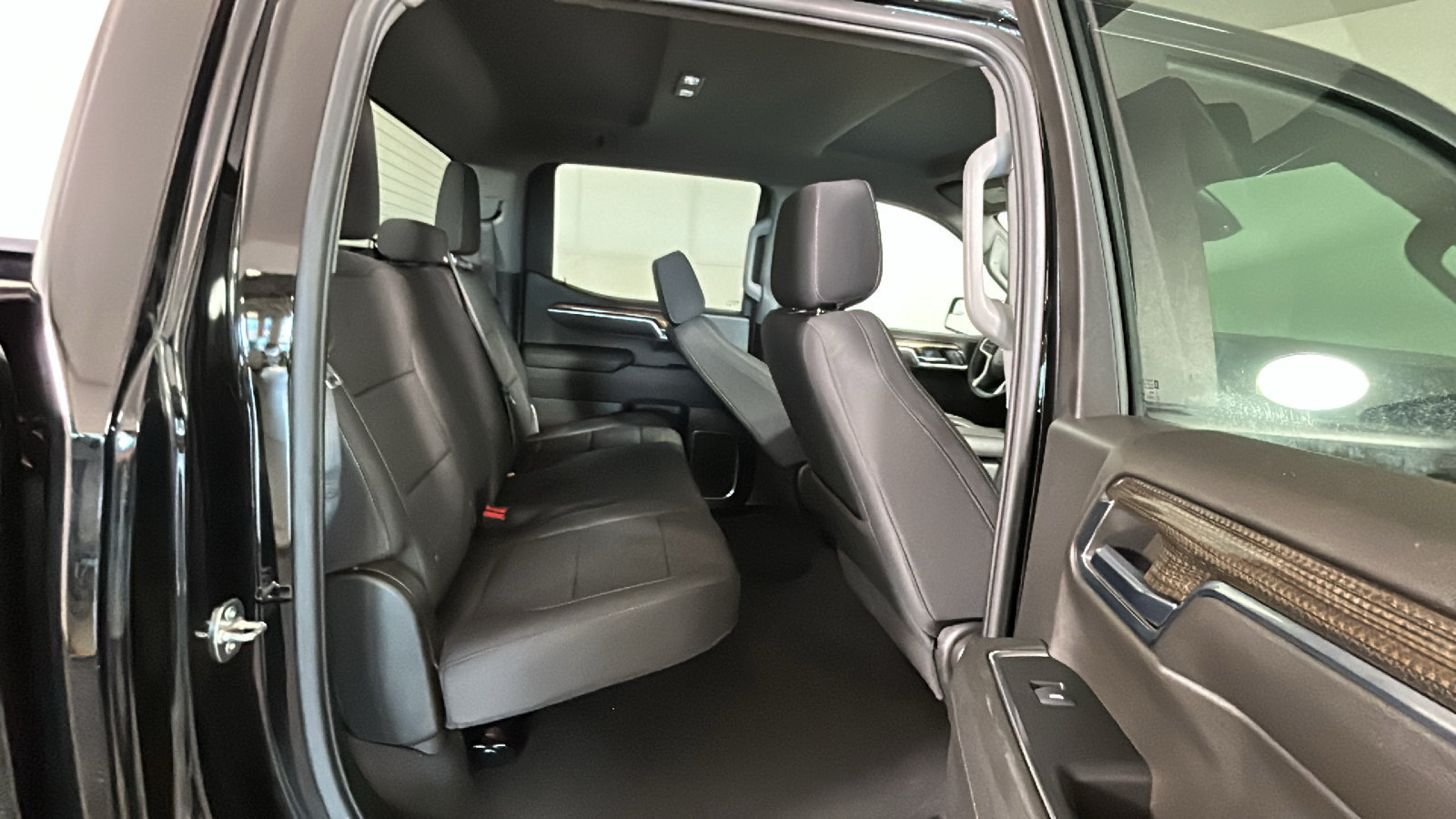 Used 2024 Chevrolet Silverado 1500 LT AWD/4WD image 35