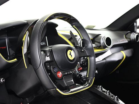 Used 2019 Ferrari 812 Superfast RWD image 33
