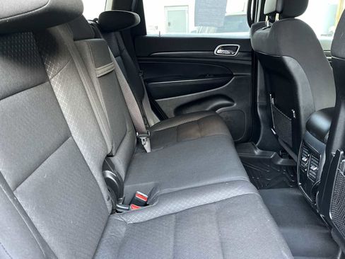 Used 2020 Jeep Grand Cherokee Laredo image 25