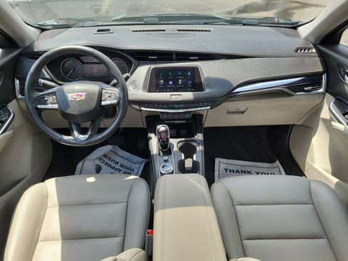 Used 2023 Cadillac XT4 Luxury w/ Cold Weather Package FWD image 11