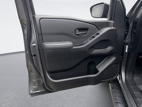 Used 2023 Nissan Frontier S w/ Technology Package image 9