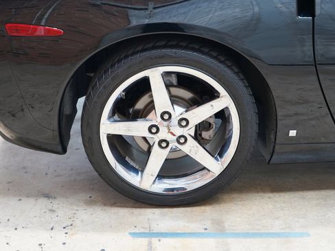 Used 2007 Chevrolet Corvette Coupe w/ Preferred Equipment Group RWD image 56