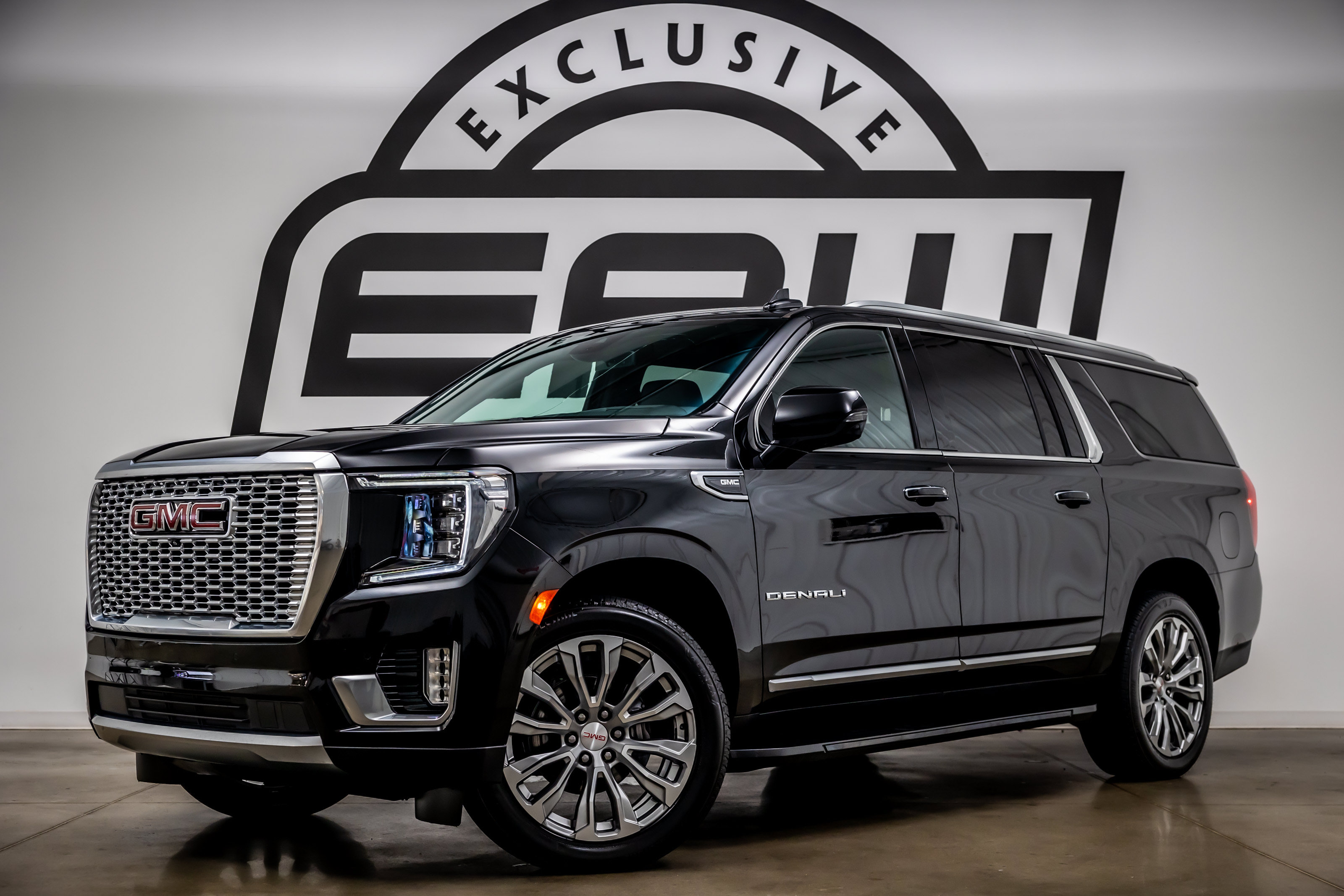 Used 2023 GMC Yukon XL Denali AWD/4WD image 1