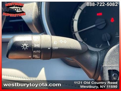 Used 2023 Toyota Highlander XLE AWD/4WD image 26