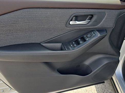 Used 2021 Nissan Rogue SV image 17