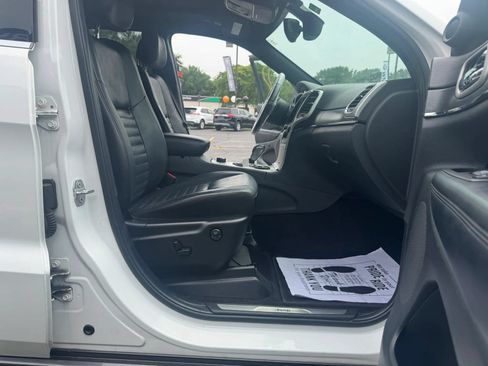 Used 2018 Jeep Grand Cherokee Limited AWD/4WD image 8
