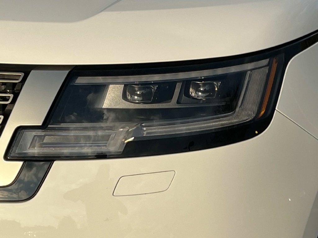 Certified 2023 Land Rover Range Rover SE AWD/4WD image 9