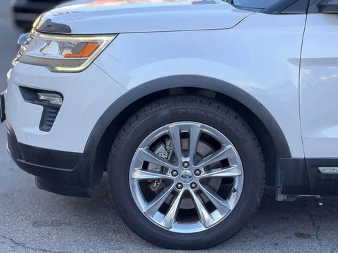 Used 2018 Ford Explorer XLT w/ Equipment Group 202A image 9