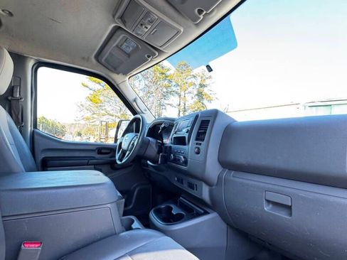Used 2018 Nissan NV 2500 SV RWD image 12
