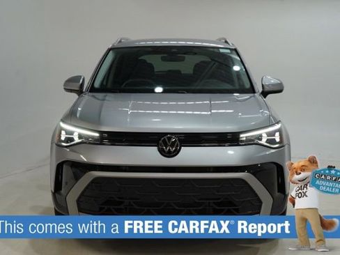 Used 2025 Volkswagen Taos SE AWD/4WD image 2