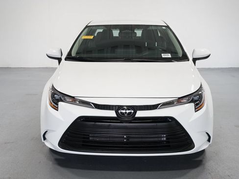 Certified 2025 Toyota Corolla LE FWD image 2