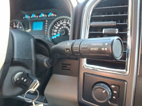 Used 2015 Ford F150 XLT image 14