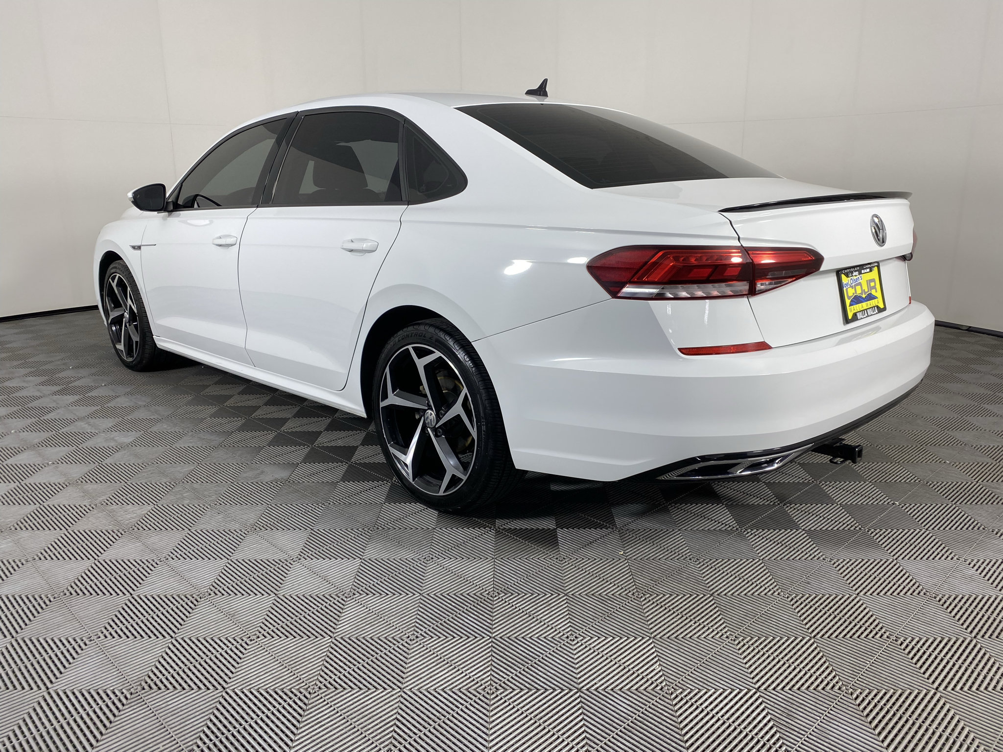 Used 2020 Volkswagen Passat 2.0T R-Line FWD image 5