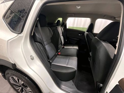 Used 2023 Nissan Rogue SV image 16