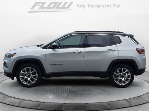 Used 2025 Jeep Compass Limited AWD/4WD image 5
