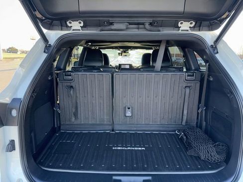 Used 2021 Toyota Highlander XSE image 11