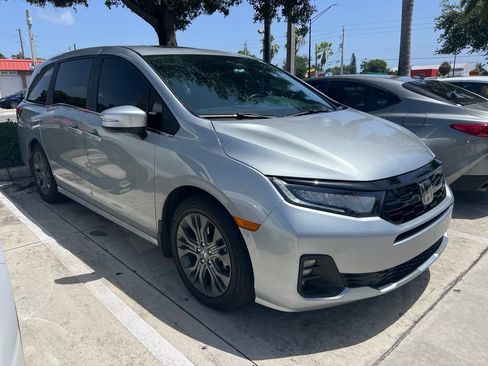 Used 2025 Honda Odyssey Touring image 4