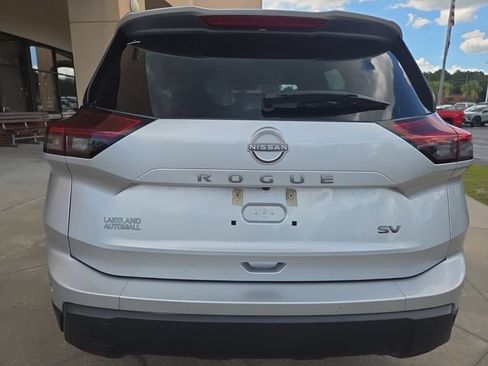 Used 2024 Nissan Pathfinder SV FWD image 5