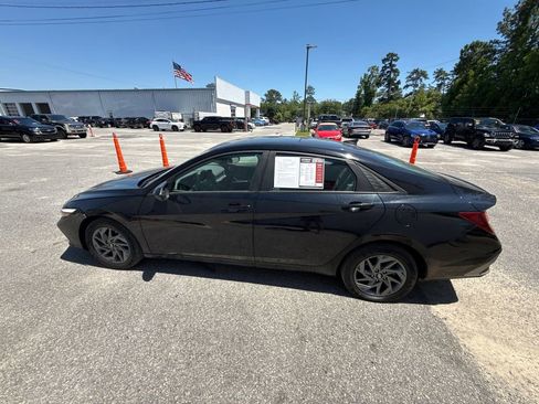 Used 2024 Hyundai Elantra SEL FWD image 8