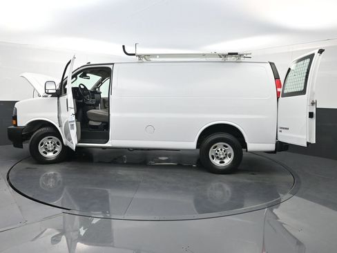 Used 2020 Chevrolet Express 2500 w/ Driver Convenience Package image 32