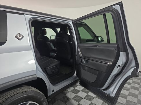 Used 2023 Rivian R1S Adventure AWD/4WD image 19