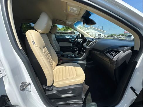 Used 2020 Ford Edge SEL image 24