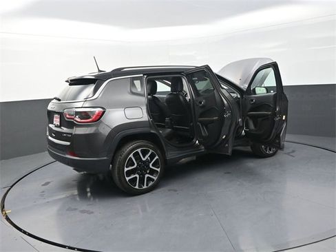 Used 2018 Jeep Compass Limited w/ Safety & Security Group image 41