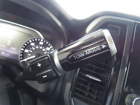 Used 2023 Nissan Titan SV w/ SV Convenience Package image 23