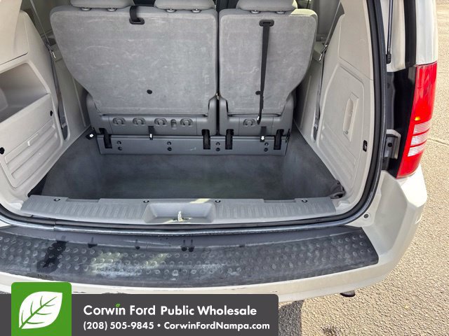 Used 2010 Chrysler Town & Country Touring FWD image 29