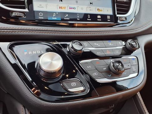 New 2026 Chrysler Pacifica Pinnacle image 7