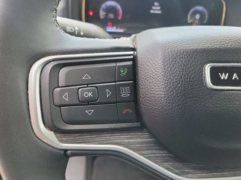 Used 2024 Jeep Wagoneer Series III AWD/4WD image 17