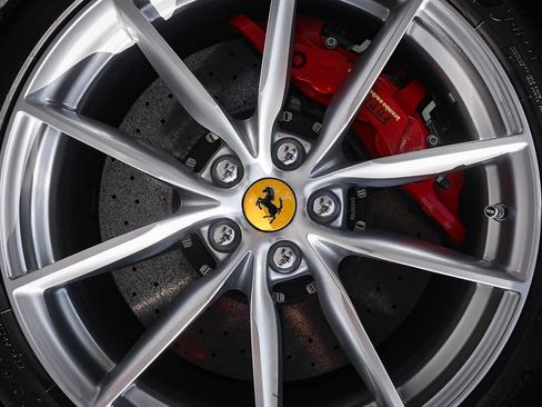 Used 2021 Ferrari 812 GTS RWD image 12